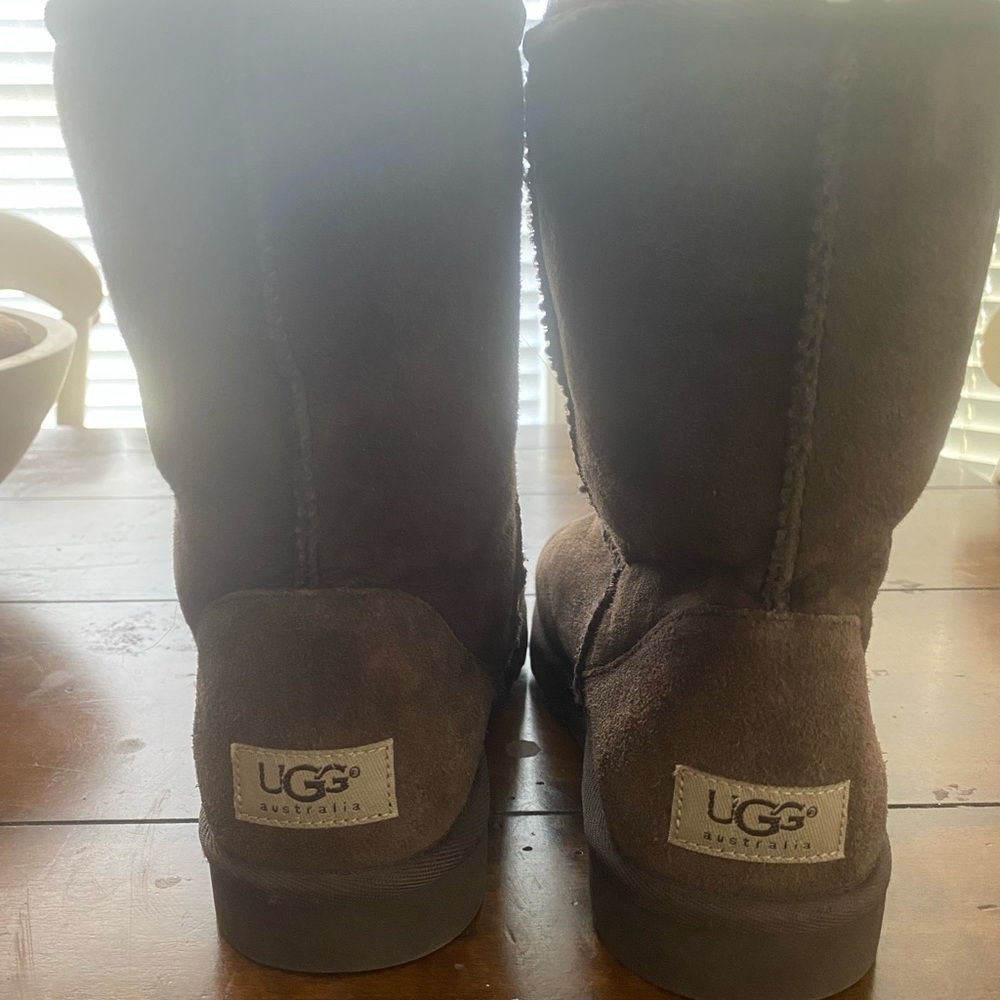 Wonton’s Classic Short Brown UGG boots. GUC. Size 7.